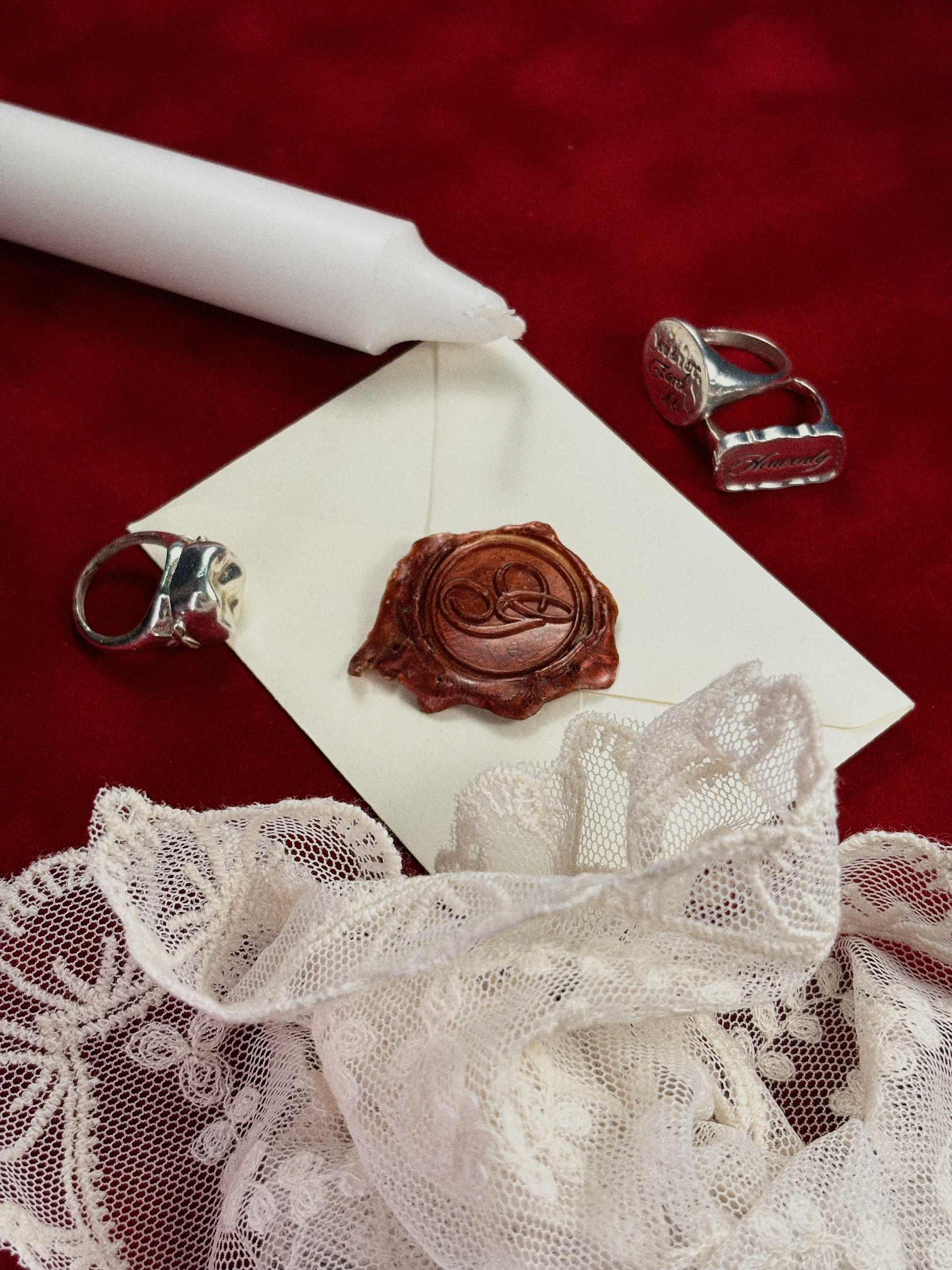 Tooth & Bows Ring Guita Studio