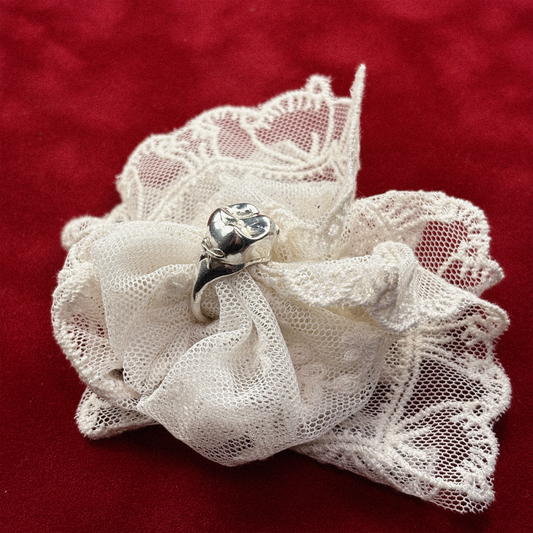 Tooth & Bows Ring Guita Studio